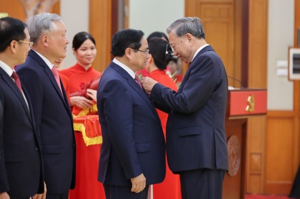 Thủ tướng Phạm Minh Chính nhận Huân chương Quân công hạng nhất缩略图 Thủ tướng Phạm Minh Chính nhận Huân chương Quân công hạng nhất