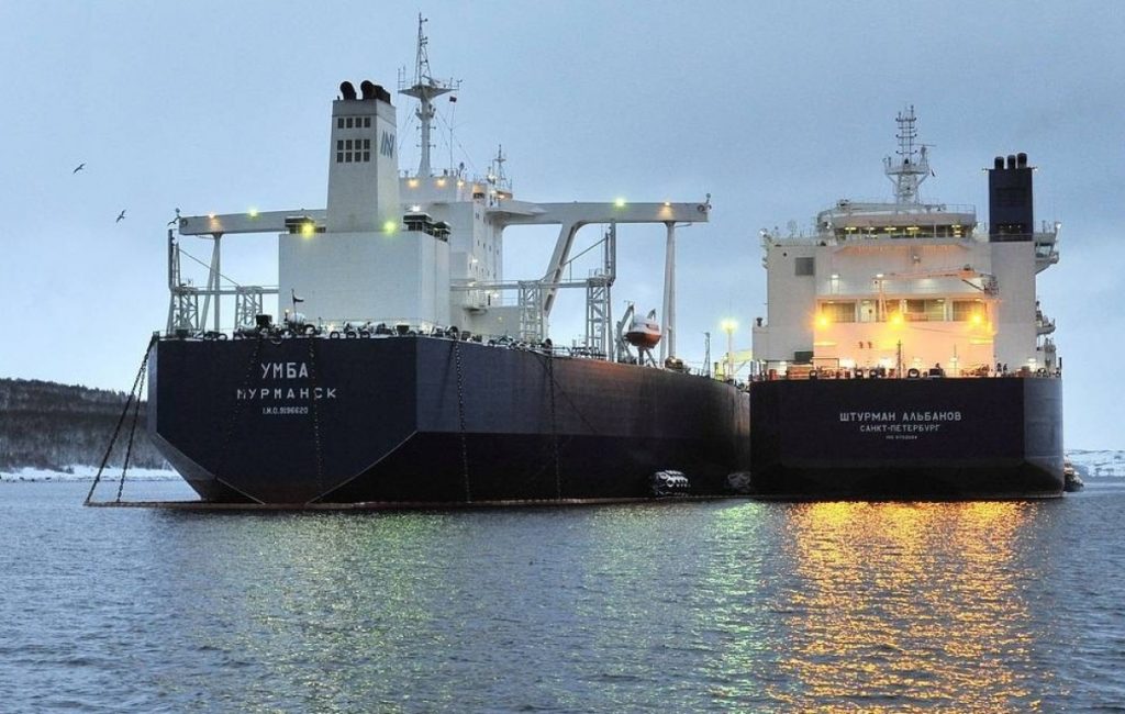 Mỹ gia hạn lệnh miễn trừng phạt dầu Nga