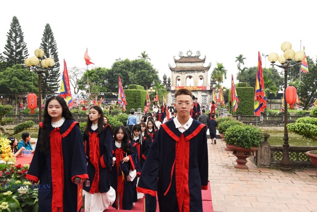 Khai hội truyền thống Văn miếu Mao Điền về nơi trường thi xứ Đông缩略图 Khai hội truyền thống Văn miếu Mao Điền về nơi trường thi xứ Đông