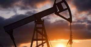 Giá xăng dầu hôm nay 13/4: Giá dầu tăng vọt gần 8% sau khi Mỹ tuyên bố phong toả eo biển Hormuz