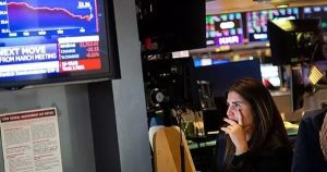 Khối ngoại bán ròng gần 3.700 tỷ đồng, tâm điểm cổ phiếu bất động sản và công nghệ