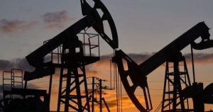 Giá xăng dầu hôm nay 16/4: Giá dầu đi ngang sau phiên giảm, ông Trump phát tín hiệu xung đột sắp chấm dứt