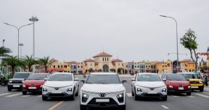 Cứ chưa đầy 2 phút lại có 1 xe VinFast được bán ra