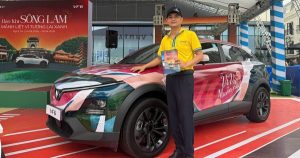 Trải nghiệm VinFast VF 6, người dùng Nghệ An tấm tắc: Xe mạnh, tăng tốc êm, lần đầu cầm lái nhưng rất dễ làm quen