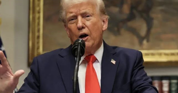 Ông Trump cho biết sẽ trừng phạt các quốc gia mua dầu của Iran