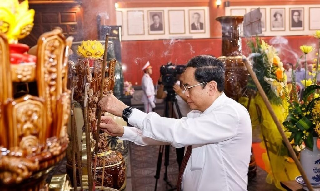 Chủ tịch Quốc hội Trần Thanh Mẫn tri ân các Anh hùng liệt sỹ tại An Giang