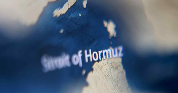 Iran hứa sẽ đảm bảo cho tàu mang cờ nước này qua Eo biển Hormuz an toàn