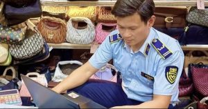 7 cửa hàng bán sản phẩm giả nhãn hiệu Gucci, Nike bị phạt hơn 200 triệu đồng