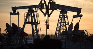 Thị trường dầu thô 'bốc hơi' hơn 50 tỷ USD sau gần 50 ngày xung đột