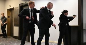 Ông Trump thông báo trên mạng xã hội sau vụ nổ súng gần bữa tiệc tối