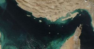 Iran bất ngờ tái phong tỏa eo biển Hormuz, thách thức tối hậu thư của Mỹ