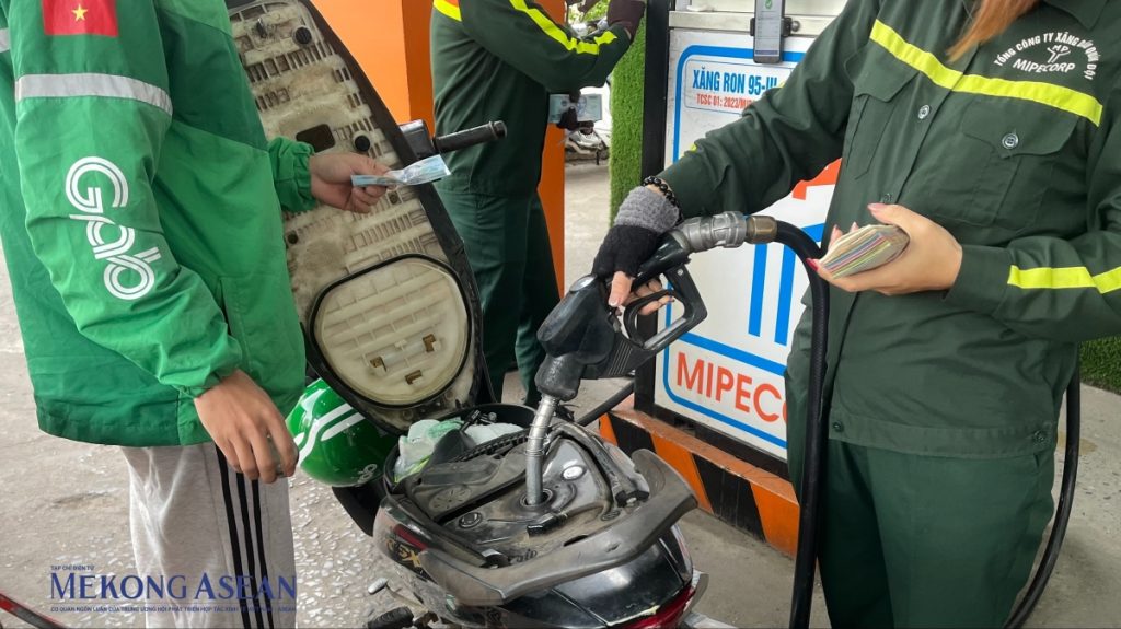 Giá dầu diesel trong nước giảm mạnh gần 10 000 đồng lít缩略图 Giá dầu diesel trong nước giảm mạnh gần 10 000 đồng lít