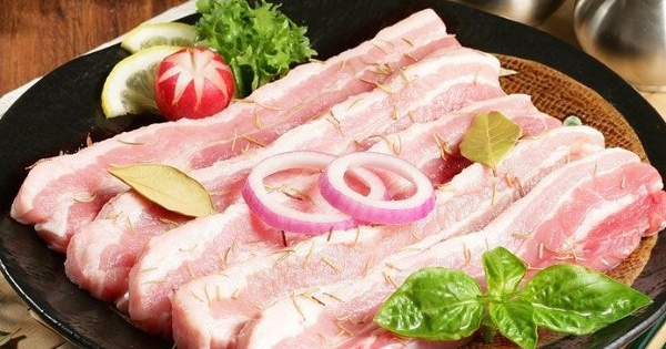 Giá thịt heo hôm nay 12/4: Nạc đùi được bày bán với giá gần 140.000 đồng/kg tại Thực phẩm Hà Hiền