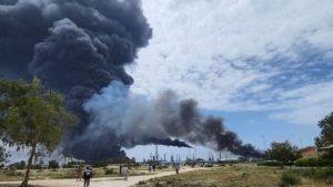 Nhà máy lọc dầu Iran bị tấn công sau thỏa thuận ngừng bắn