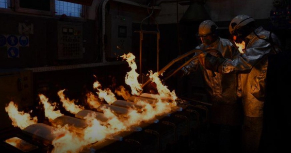 Giá vàng hôm nay 17/4: Dao động quanh đỉnh một tháng