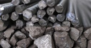 Giá quặng sắt chạm đỉnh một tháng