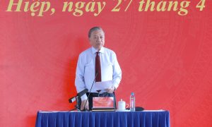 Tổng Bí thư Chủ tịch nước nói chuyện với công nhân người lao động TP HCM