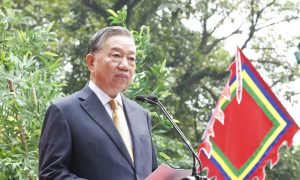 Tổng Bí thư Chủ tịch nước gặp gỡ nói chuyện với bà con tại Đền Hùng