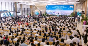 Hàng nghìn người đổ về buổi ra mắt siêu đô thị 18 tỷ USD ở Hạ Long, CEO Vinhomes tiết lộ giá vé tàu cao tốc Hà Nội - Quảng Ninh khoảng 5 triệu/tháng cho cư dân dự án