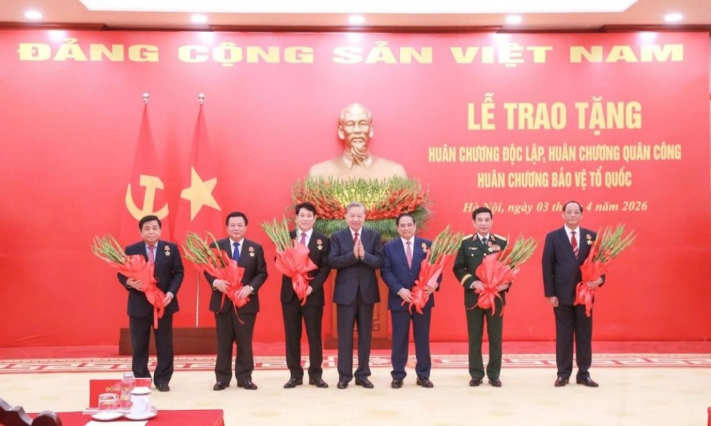 Chủ tịch nước Thủ tướng và nhiều vị lãnh đạo được tặng Huân chương cao quý