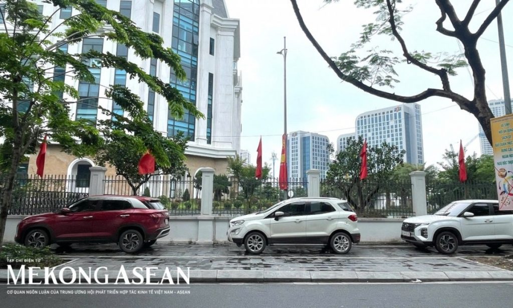 Hà Nội dự kiến tăng phí sử dụng vỉa hè lòng đường