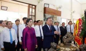 Tổng Bí thư Chủ tịch nước dâng hương tưởng niệm Bác Hồ tại Thái Lan