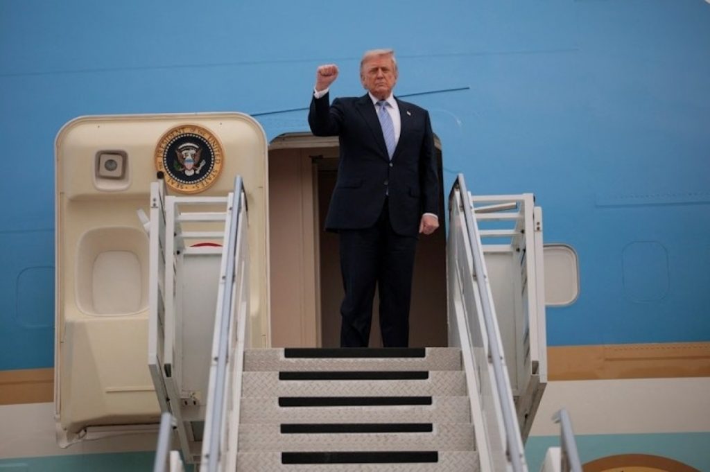 Ông Trump rời Bắc Kinh kết thúc chuyến thăm Trung Quốc