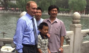 Tổng thống Nga Putin hội ngộ cậu bé Trung Quốc sau 26 năm