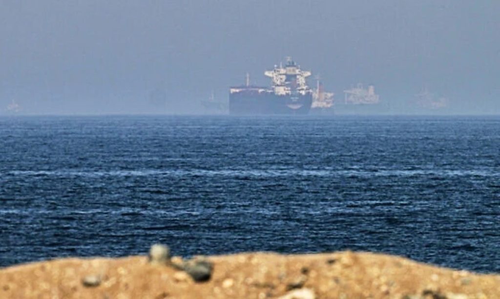 Mỹ Iran tuyên bố trái chiều về các vụ nổ súng tại Eo biển Hormuz