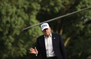 Ông Trump cảnh báo thổi bay Oman nếu hợp tác với Iran