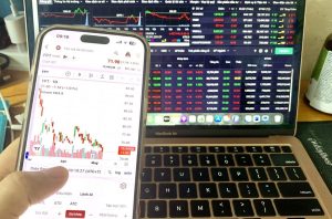 Bị khối ngoại bán ròng hơn 1 700 tỷ đồng cổ phiếu FPT lại dò đáy