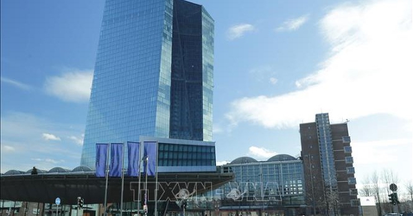 ECB giữ nguyên lãi suất, cảnh báo rủi ro từ xung đột Trung Đông