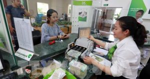 Lãi suất hạ nhiệt, ngân hàng vẫn tung sản phẩm mới hút dòng tiền