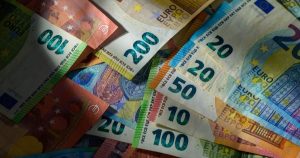 Tỷ giá euro ngày 23/5: Chưa ngừng đà mất giá