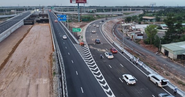 Nút giao kết nối cao tốc TP HCM - Dầu Giây với Biên Hòa - Vũng Tàu thông xe