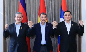 Thủ tướng Việt Nam Campuchia Lào gặp bên lề cấp cao ASEAN