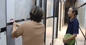 Người xây nhà 'đau đầu' vì giá vật liệu xây dựng, nhân công tăng lại còn khan hiếm