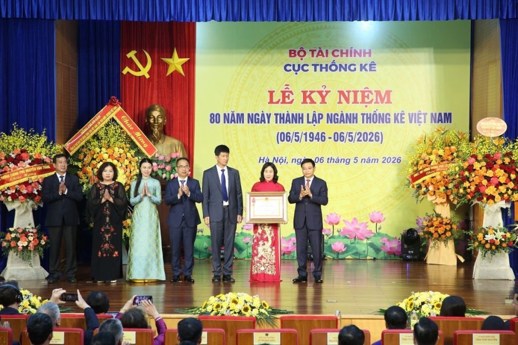 Ngành thống kê đón nhận Huân chương Lao động hạng Nhất