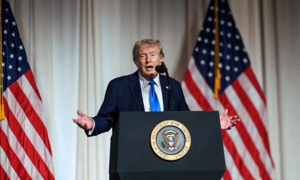 Ông Trump xem xét đề xuất của Iran cảnh báo khả năng tái không kích
