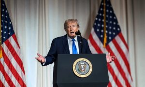 Ông Trump xem xét đề xuất của Iran cảnh báo khả năng tái không kích