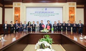 V Green hợp tác với VNPT phát triển hạ tầng trạm sạc và tủ đổi pin