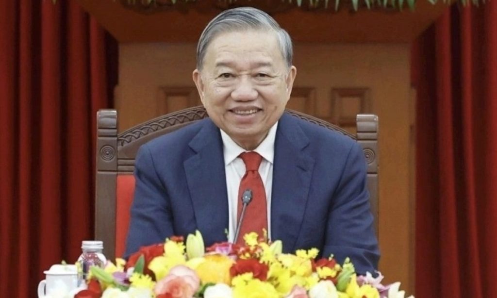 Ánh sáng Hồ Chí Minh soi đường cho chúng ta đi
