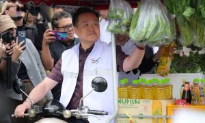 Thủ tướng Thái Lan lái xe hàng rong phát động chiến dịch giảm giá hàng hóa