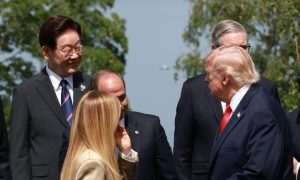 Hàn Quốc đề nghị ông Trump dẫn dắt nỗ lực hòa giải với Triều Tiên