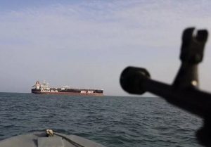 Iran tuyên bố đóng cửa Eo biển Hormuz sau đòn không kích của Mỹ