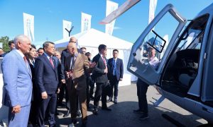 Thủ tướng thăm triển lãm sản phẩm công nghiệp mũi nhọn của Tatarstan