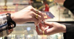 Vàng biến động mạnh: Cơ hội đầu tư hay bắt 'dao rơi'?