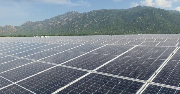 EVN đề nghị làm rõ hiệu quả điện mặt trời gắn pin lưu trữ