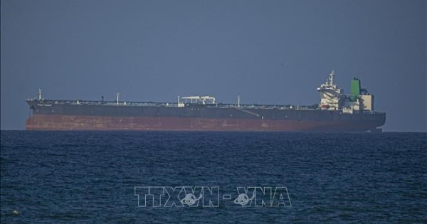 Ba tàu chở dầu Ấn Độ đi qua eo biển Hormuz