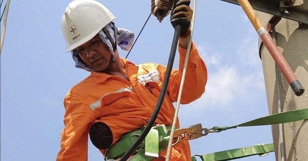 Tăng kéo điện từ miền Trung - Nam ra Bắc